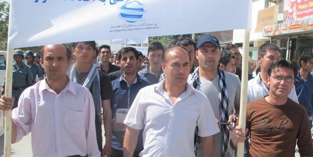 راهپیمایی ده ها خبرنگار و روزنامه نگار در دفاع از حق دسترسی به اطلاعات