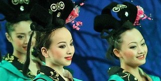 دست افشانی و پایکوبی شکوهمند 